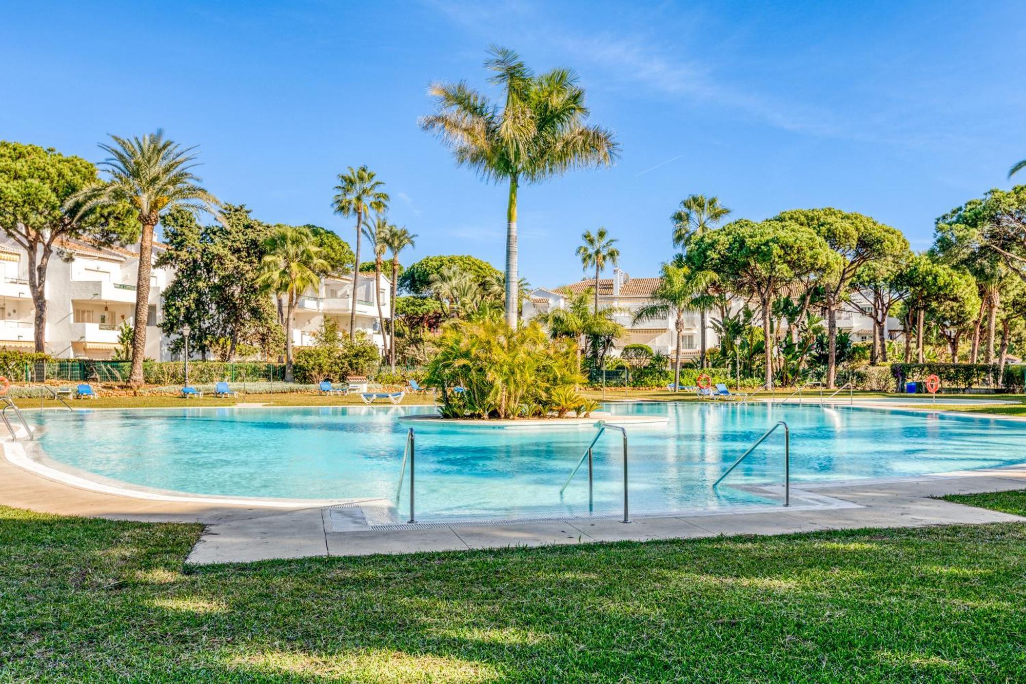 Apartmán Life El Presidente Penthouse Pool View Estepona Exteriér fotografie